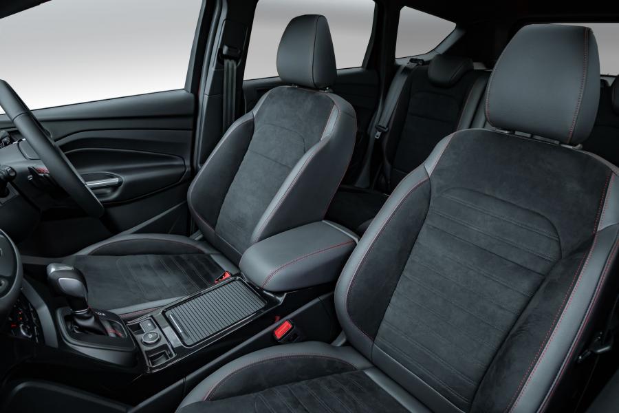 Интерьер Ford Kuga ST-Line 2018 года  (ZA) (фото 20 из 35)